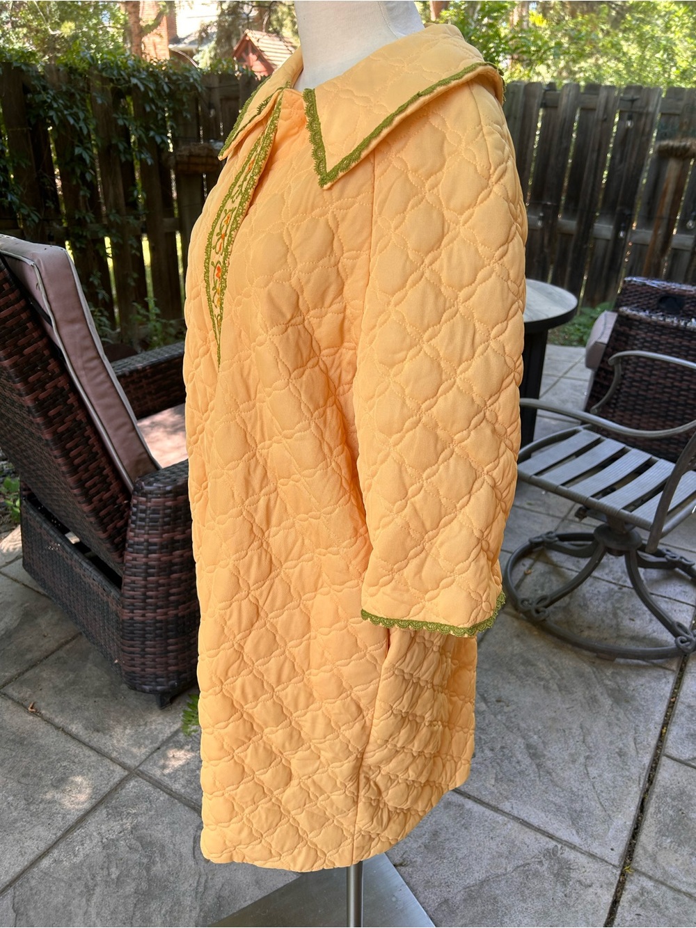 Vintage Sears Roebuck 60s 70s Embroidered Quilted Button Down Robe Size Large - Picture 3 of 8